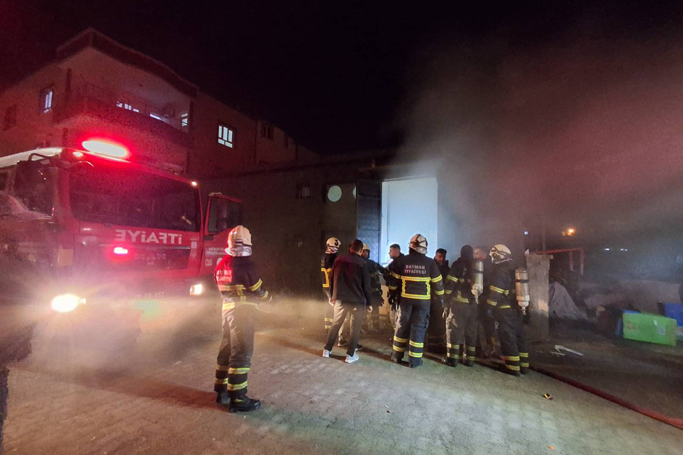 Zincir Market Deposunda Yangın