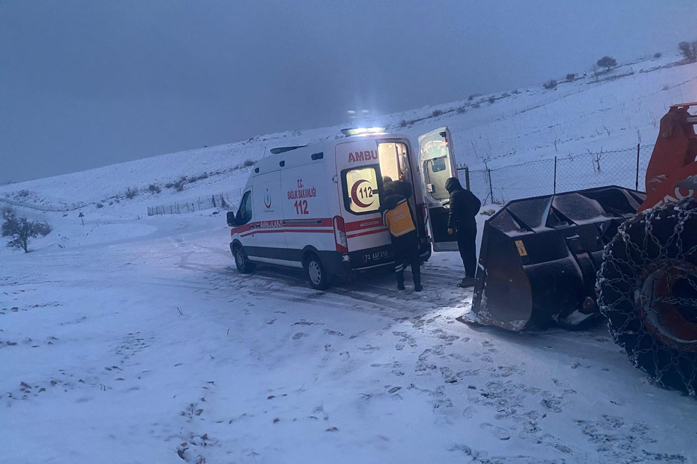 Kar Engelini Aşan Ekipler Hamile Vatandaşa Ulaştı