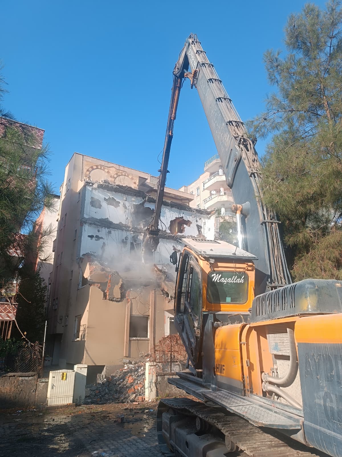 Riskli Yapıların Yıkımı Sıkı Denetimle Sürüyor