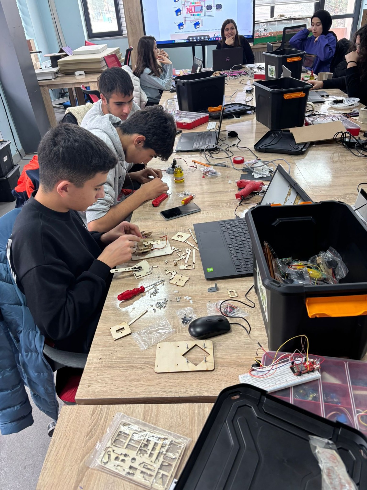 DENEYAP Atölyesinde Geleceğin Mühendisleri Yetişiyor