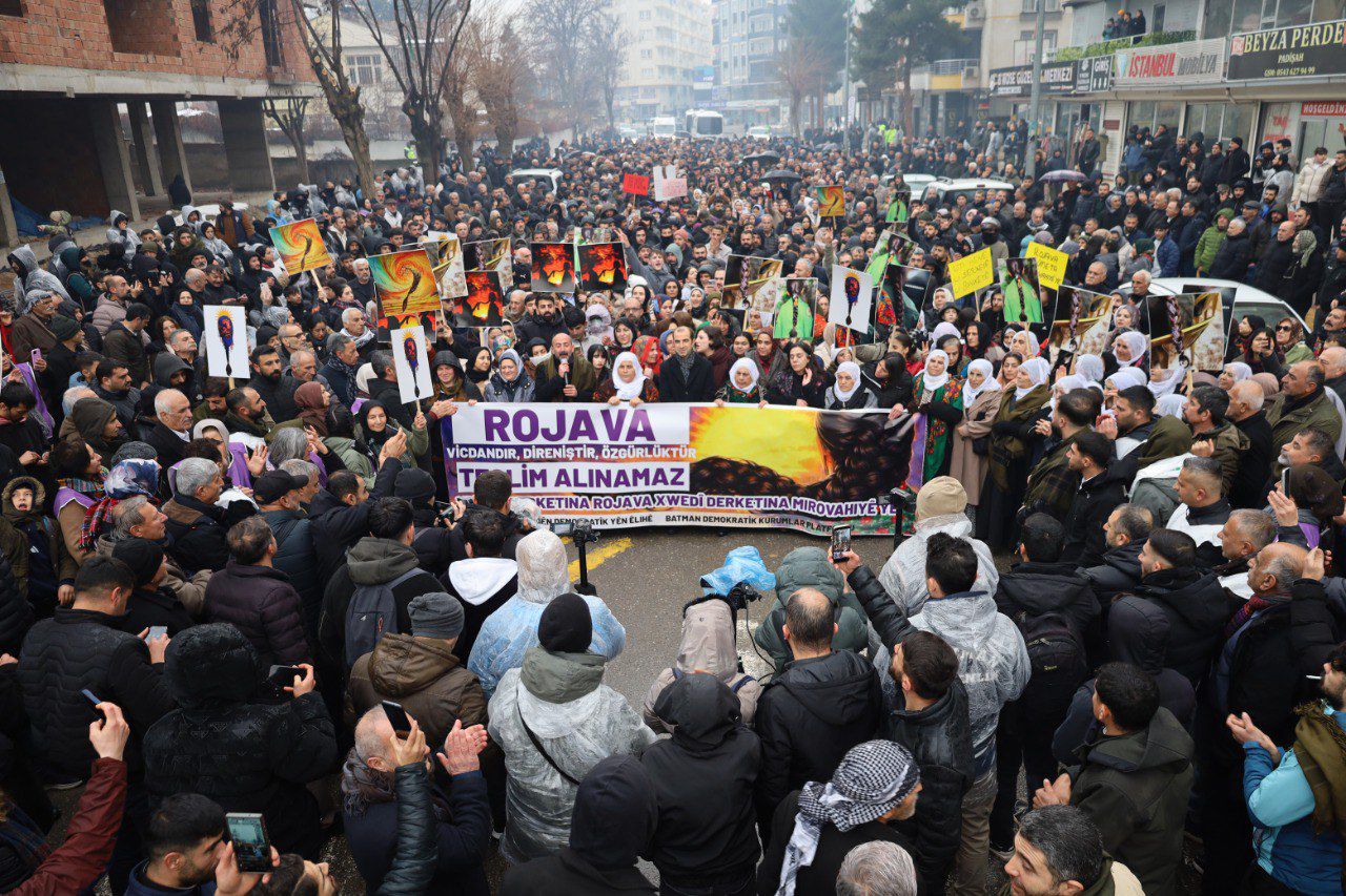 Batman’da Rojava’ya Yönelik Saldırılara Karşı Yürüdüler