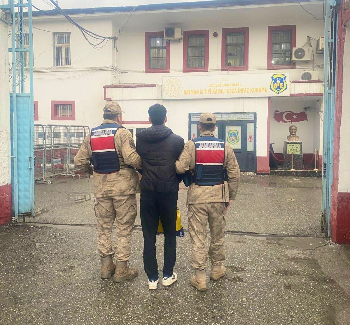 15 Günde 35 Aranan Şahıs Yakalandı