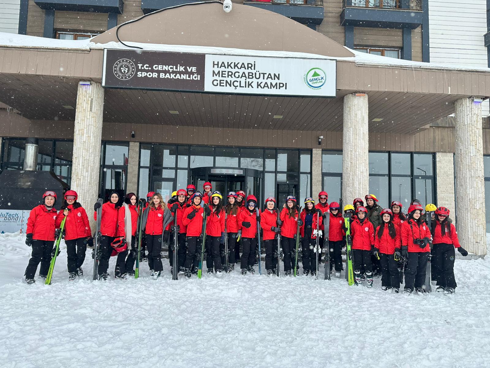 Batmanlı Gençler Hakkâri’de Kayak Kampına Katıldı