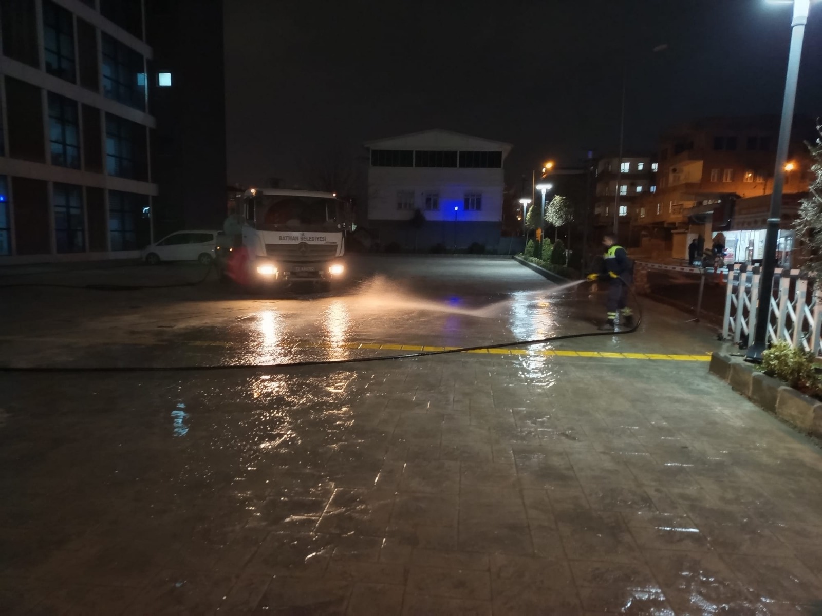 Temizlik İşleri’nden Gece Mesaisi