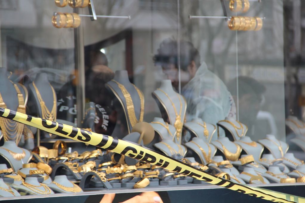 Batman’da Silahlı Kuyumcu Soygunu: 2 Kilo Altın Çalındı