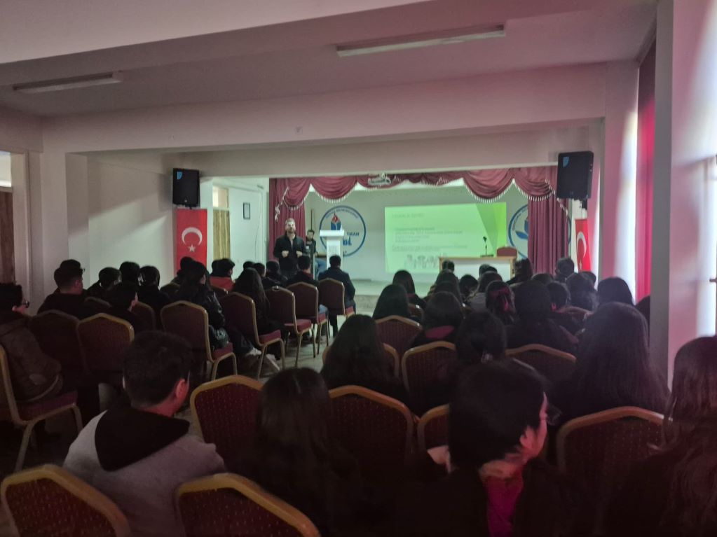 Öğrencilere Ergenlik ve Stres Yönetimi Eğitimi Verildi
