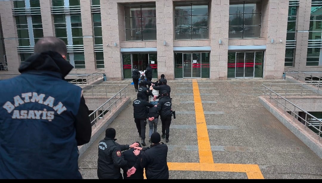 KUYUMCU SOYGUNUNDA 5 TUTUKLAMA