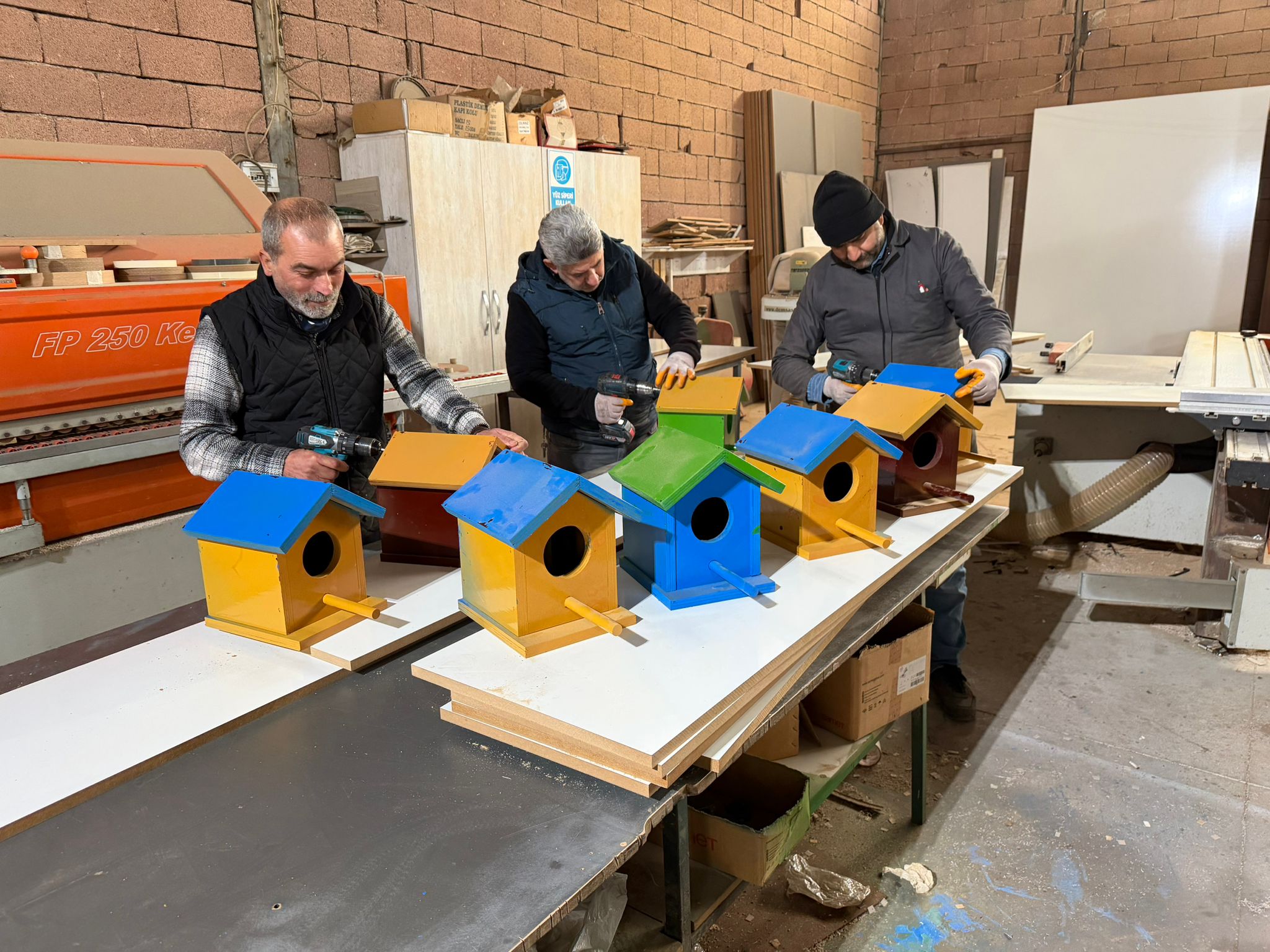 Atık Ahşaplar Kuş Yuvasına Dönüştürüldü