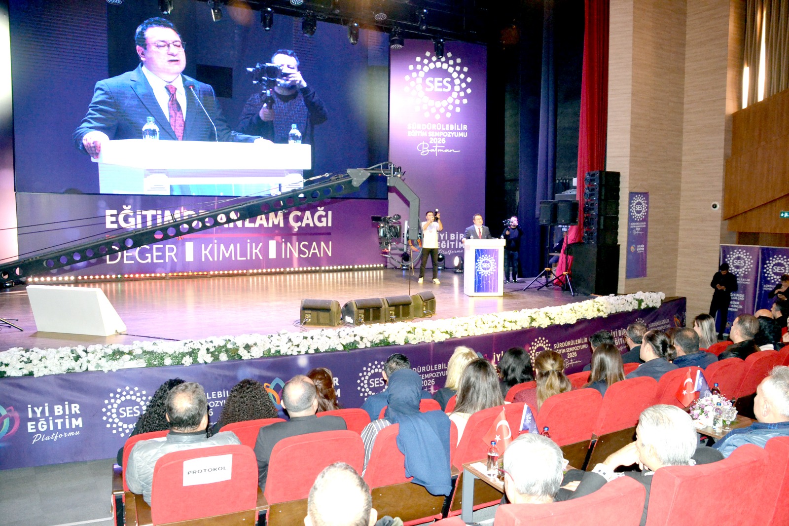 Batman Eğitim Sempozyumuna Ev Sahipliği Yaptı