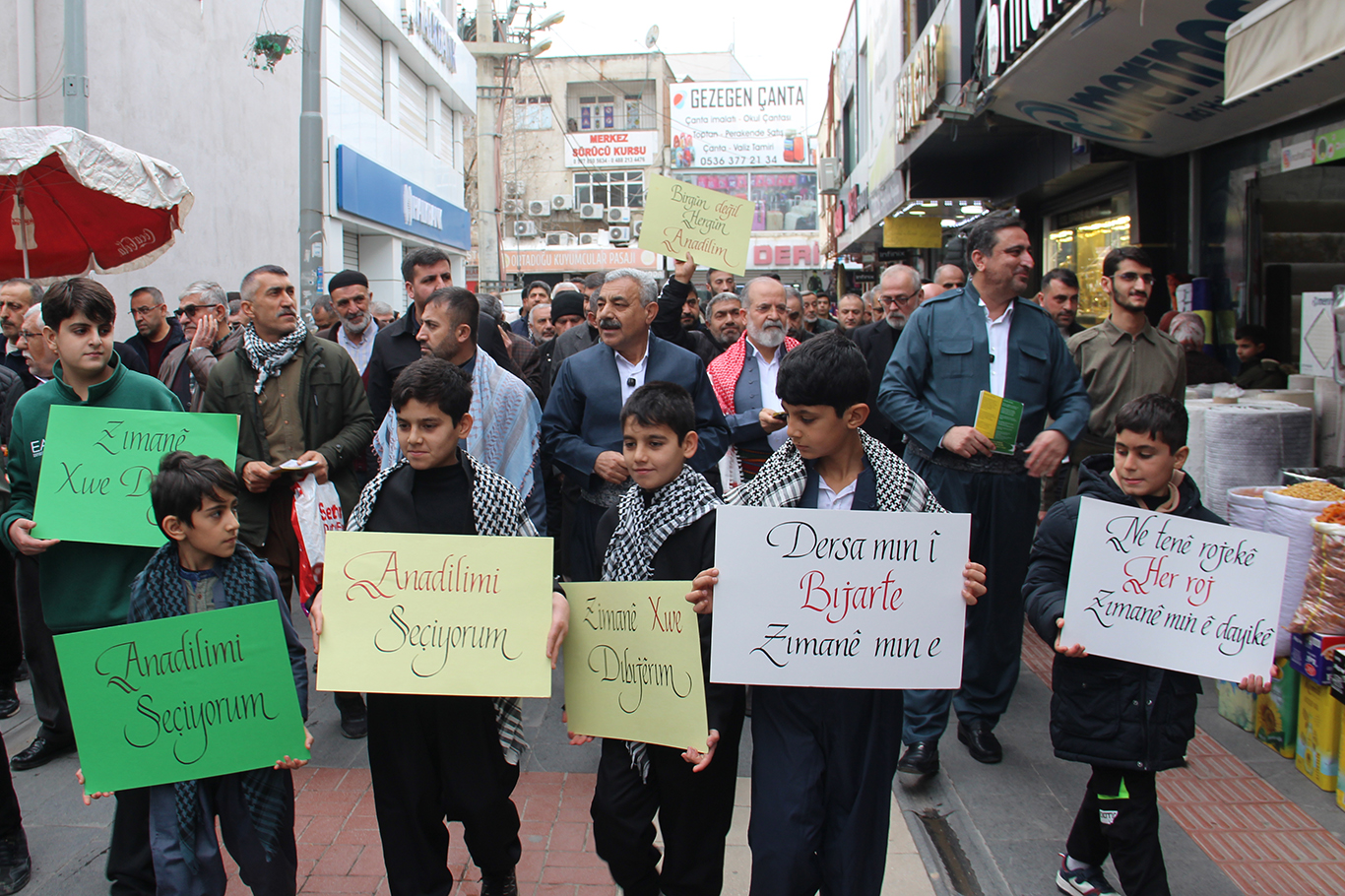 HÜDA PAR’dan Kürtçe Anadil Yürüyüşü
