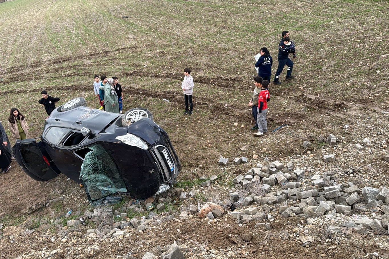 Kontrolden Çıkan Araç Takla Attı