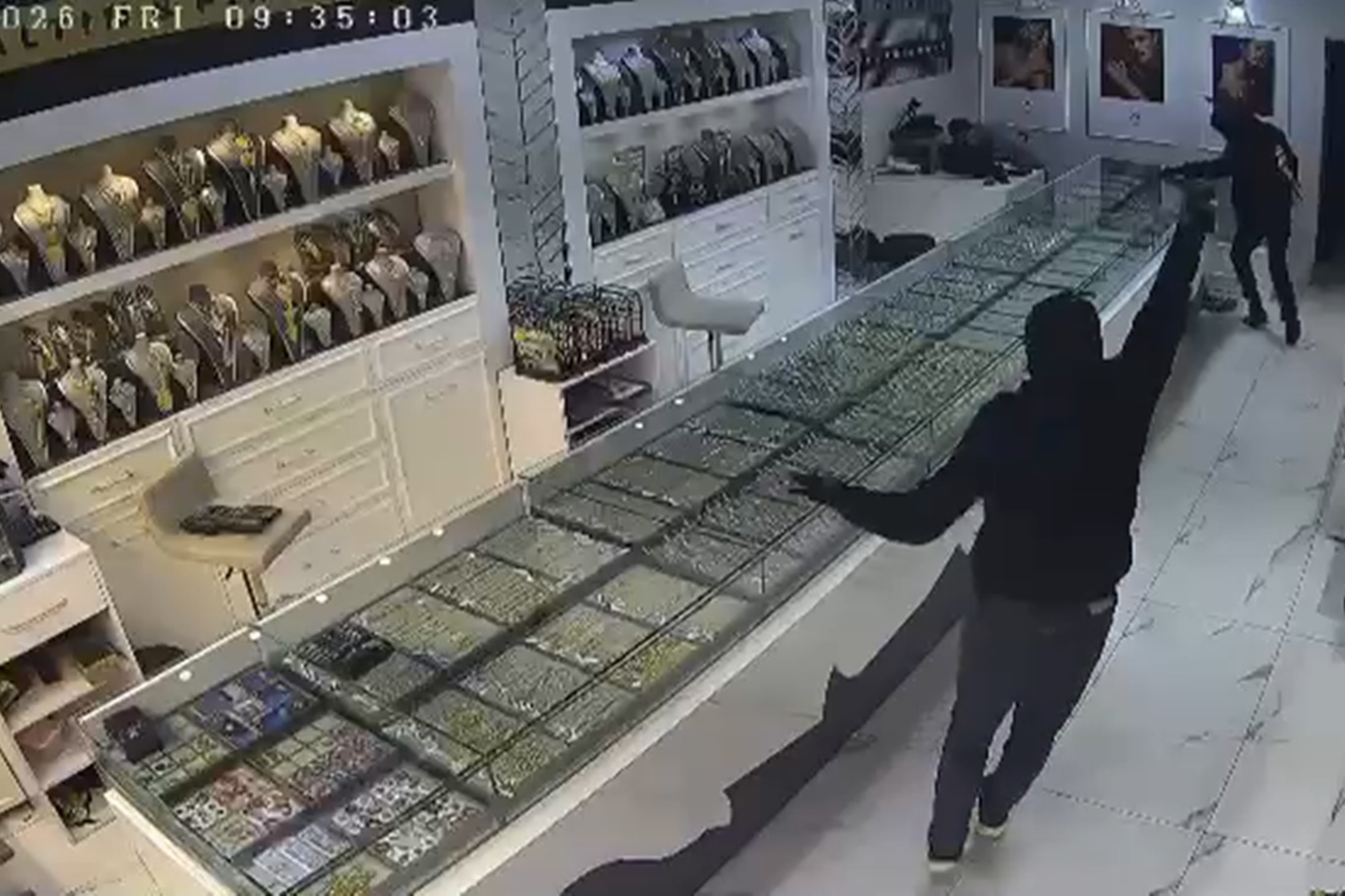 1,5 Kilo Altınla Kaçtılar