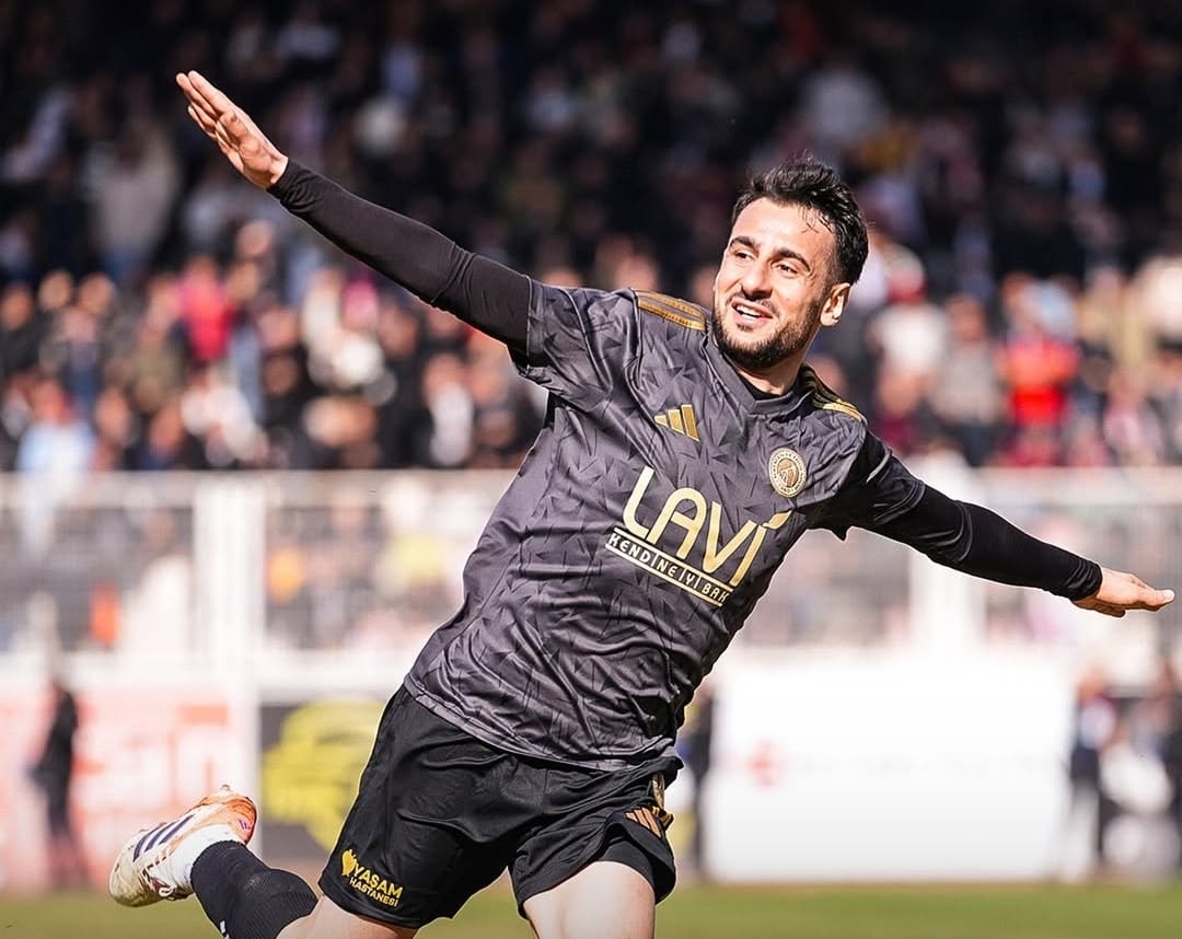 Kırmızı-Beyazlılar Zirveye Sımsıkı Tutundu