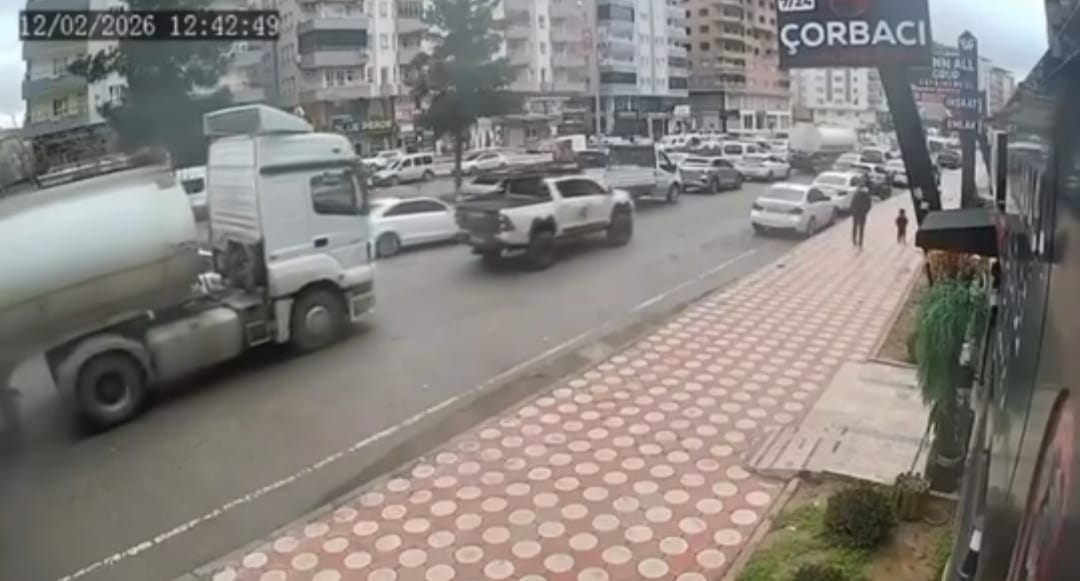 Yakıtı Biten Tanker Pikapla Kurtarıldı
