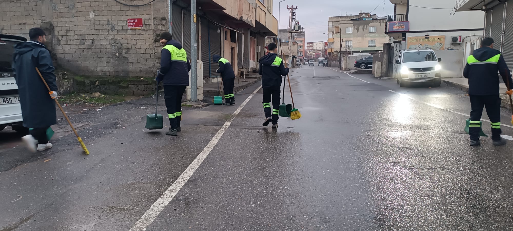 Cadde ve Sokaklarda Temizlik Çalışmaları Sürüyor