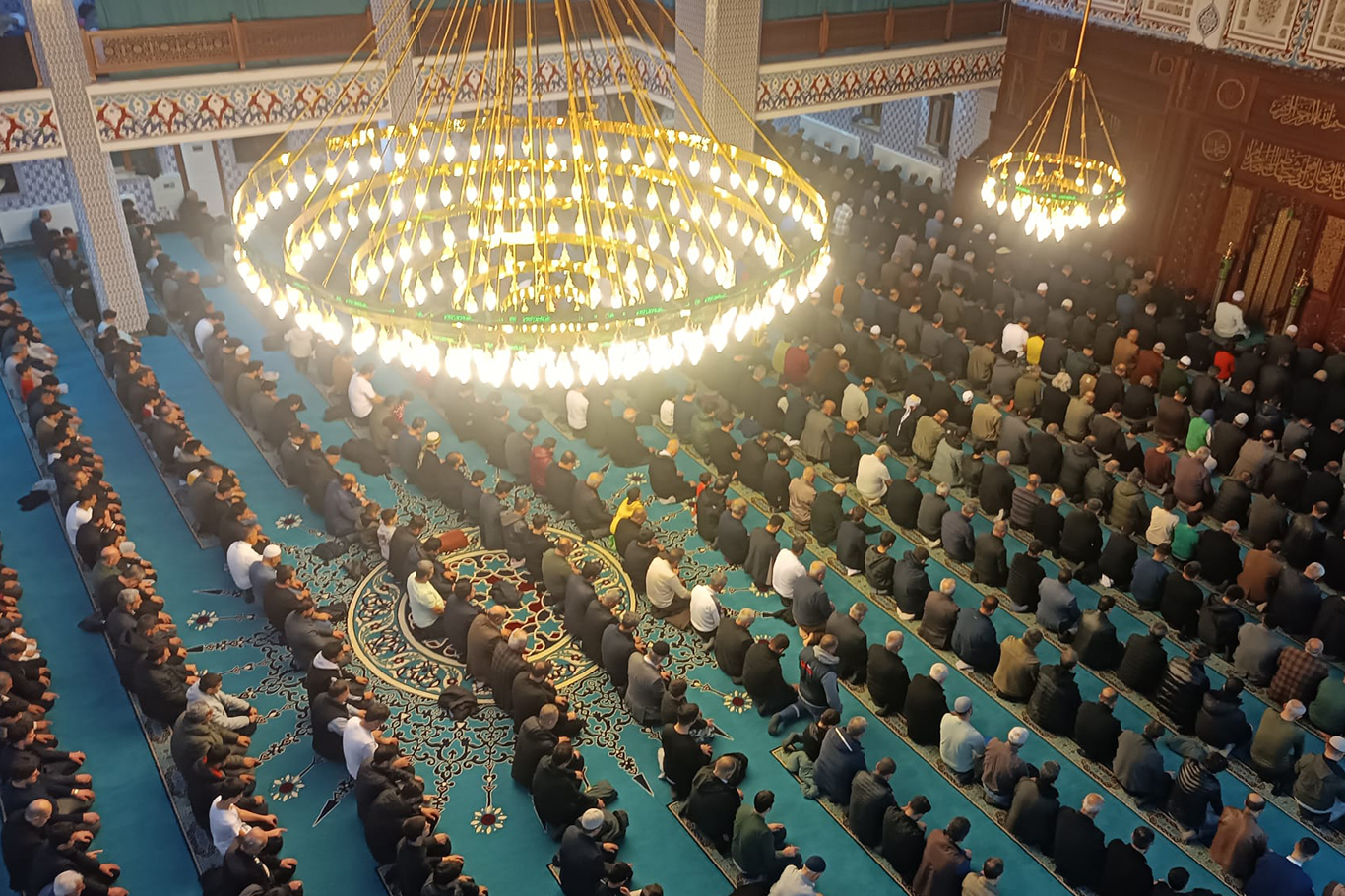 Batman’da İlk Teravihte Manevi Coşku