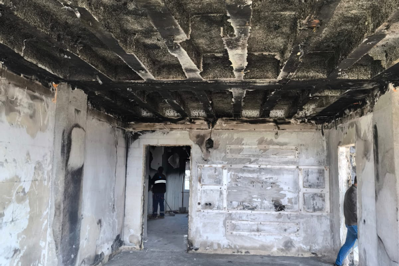 Şarjdaki Telefon Patladı: Ev Küle Döndü